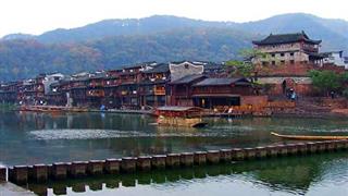 凤凰古城跳岩