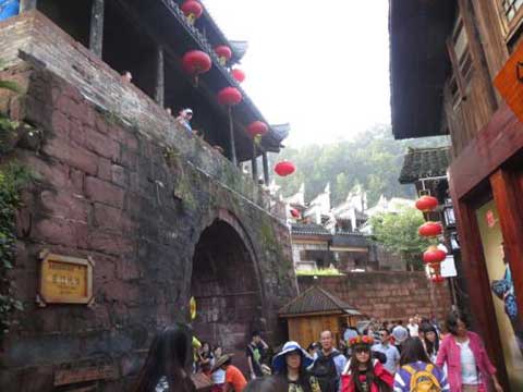 凤凰古城东门城楼