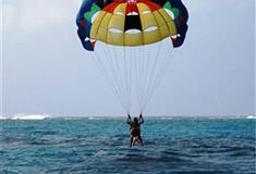 陵水分界洲岛海上拖伞