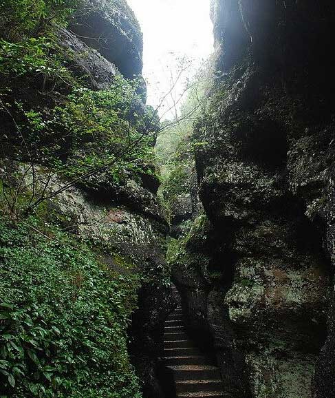 冠豸山三叠谷