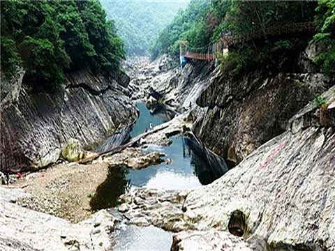 燕子河大峡谷望情谷