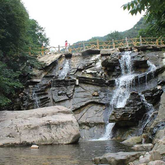 梨木台风景区黄砬瀑布