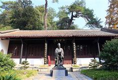 白鹿洞书院：朱子铜像