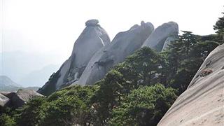 天柱山风景区：飞来峰