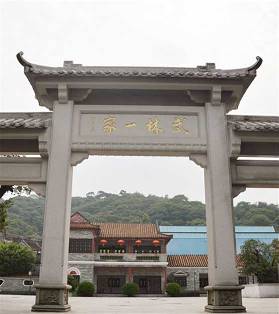李小龙乐园武林一家牌坊
